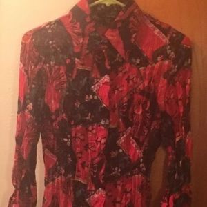 LE CAVIAR BUTTON CRINKLE BLOUSE
SIZE: MEDIUM